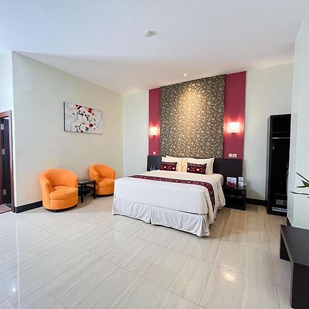 בנג'ארמאסין Hotel Roditha Banjarbaru מראה חיצוני תמונה
