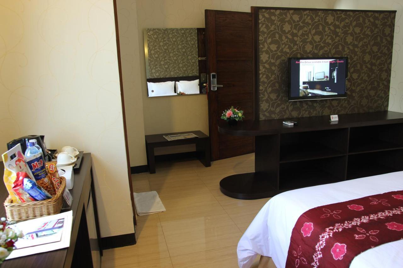 בנג'ארמאסין Hotel Roditha Banjarbaru מראה חיצוני תמונה