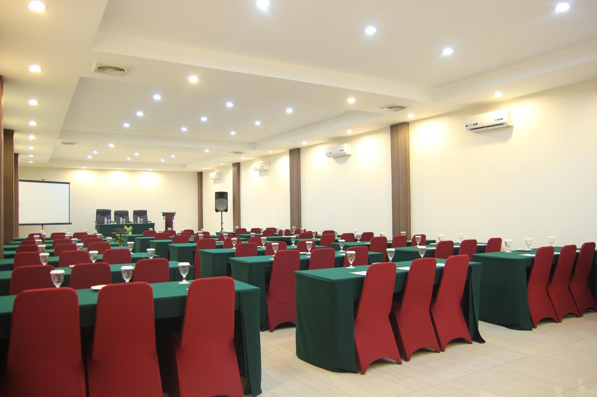 בנג'ארמאסין Hotel Roditha Banjarbaru מראה חיצוני תמונה