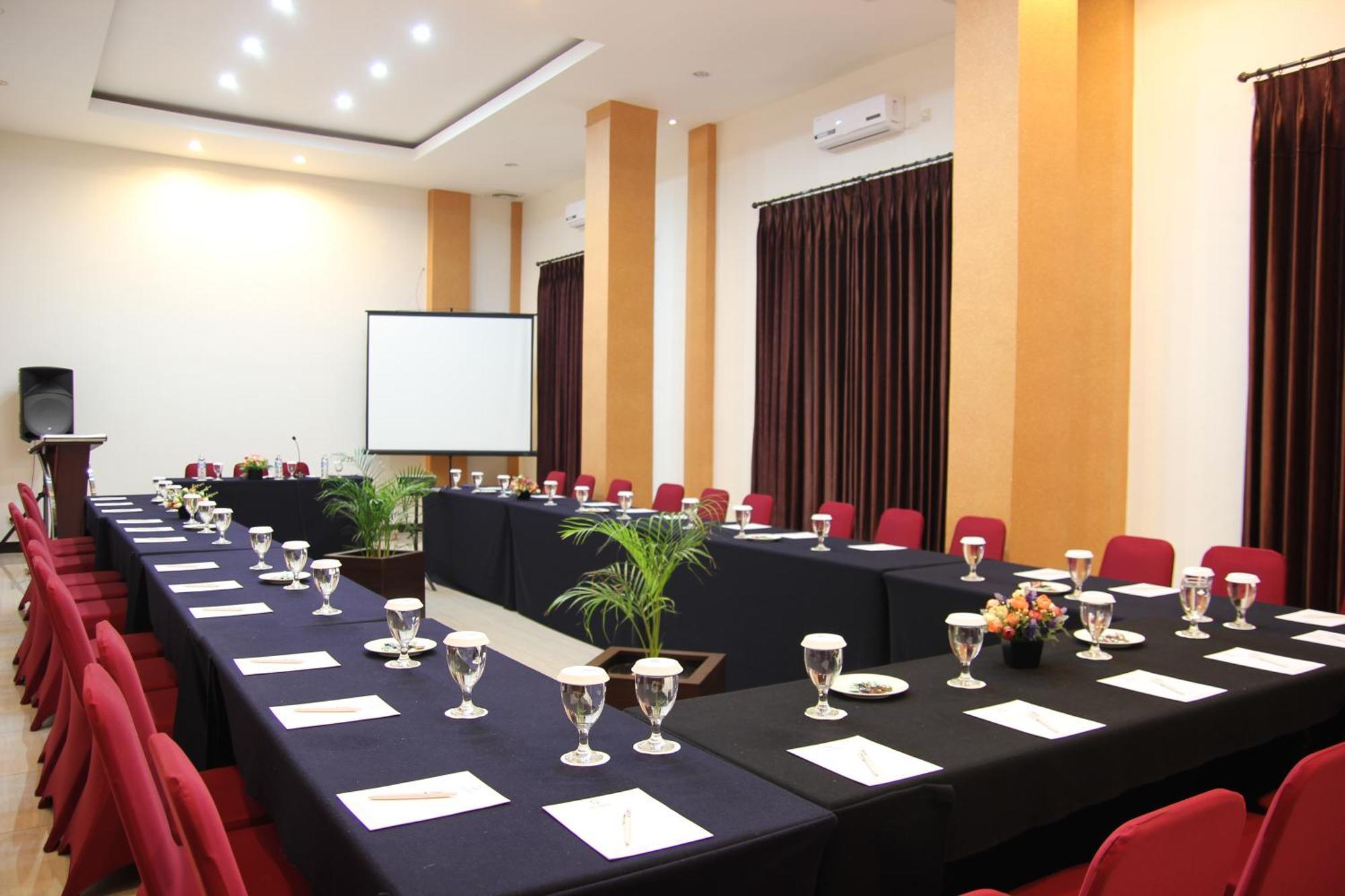 בנג'ארמאסין Hotel Roditha Banjarbaru מראה חיצוני תמונה