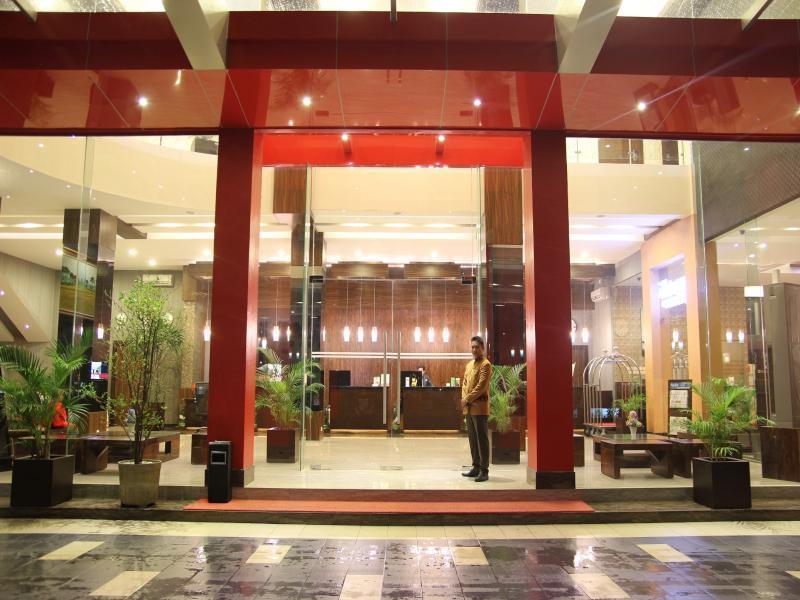 בנג'ארמאסין Hotel Roditha Banjarbaru מראה חיצוני תמונה
