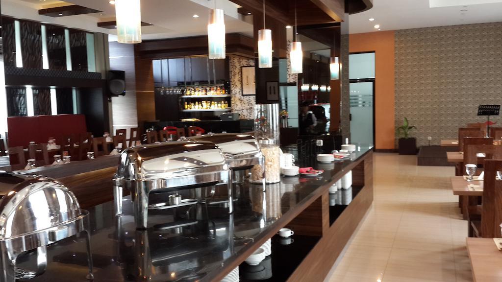 בנג'ארמאסין Hotel Roditha Banjarbaru מראה חיצוני תמונה