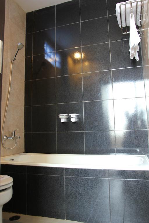 בנג'ארמאסין Hotel Roditha Banjarbaru חדר תמונה