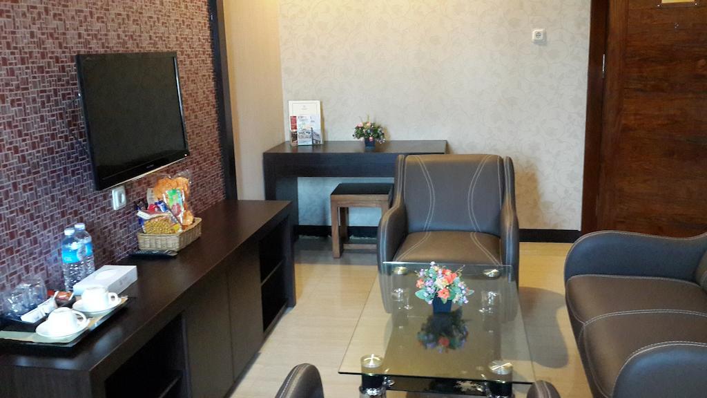 בנג'ארמאסין Hotel Roditha Banjarbaru מראה חיצוני תמונה