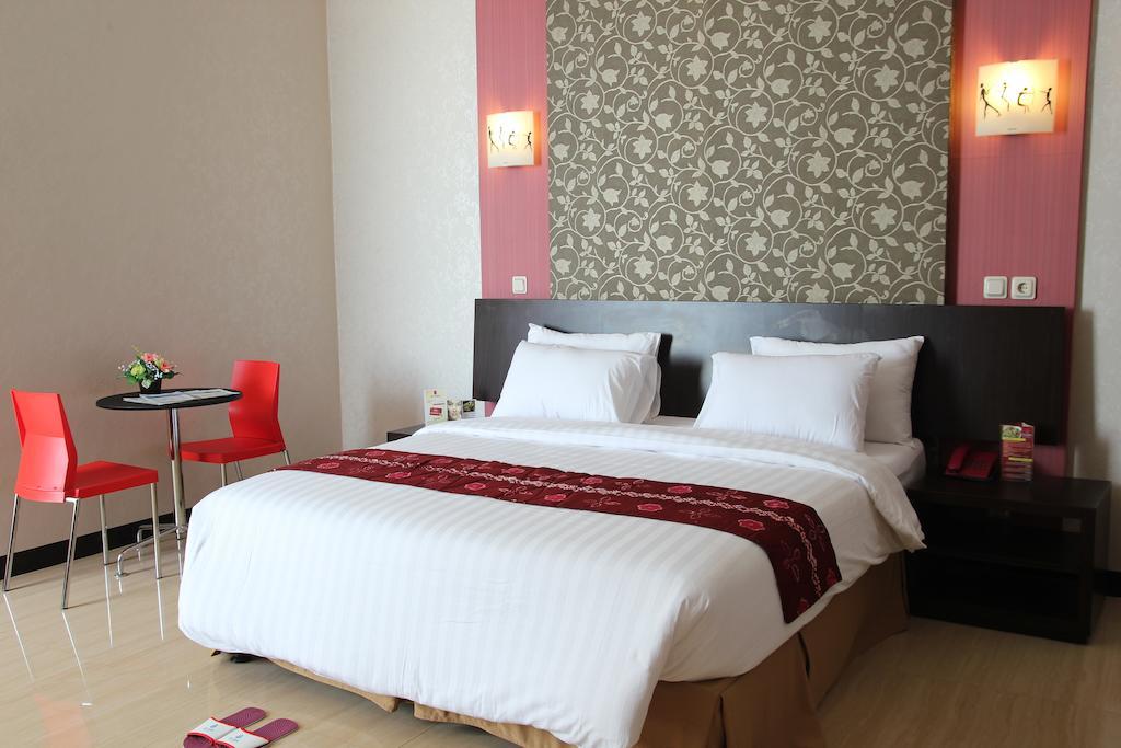 בנג'ארמאסין Hotel Roditha Banjarbaru חדר תמונה