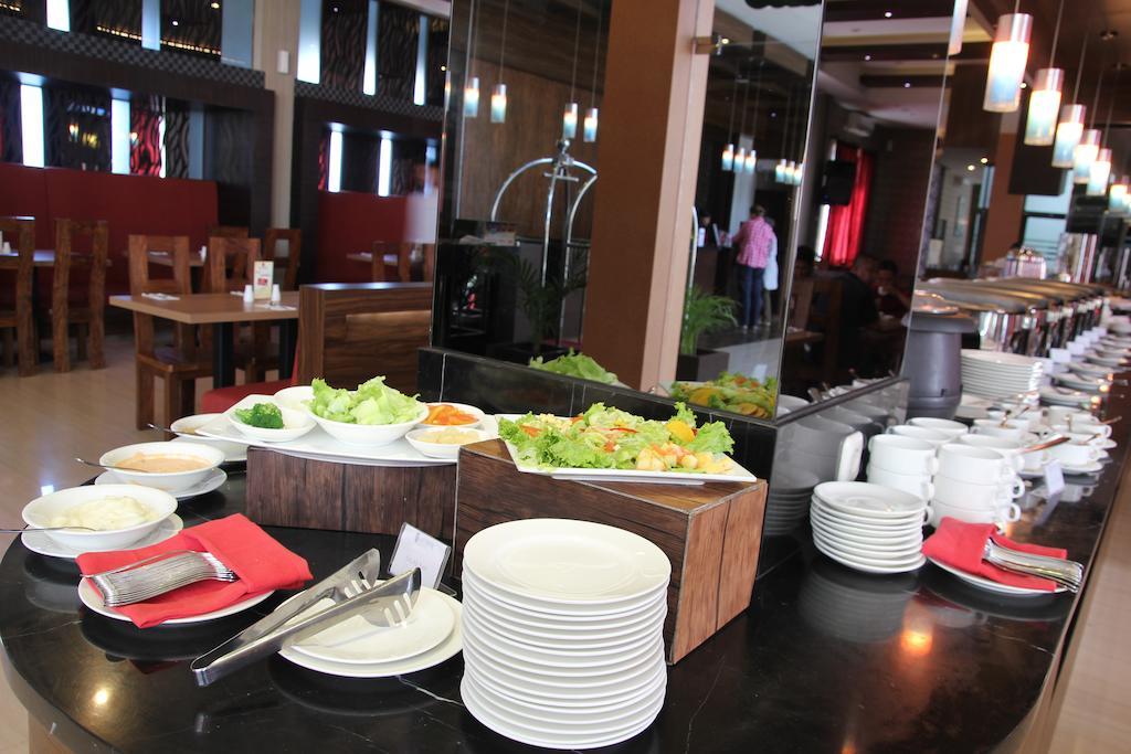 בנג'ארמאסין Hotel Roditha Banjarbaru מראה חיצוני תמונה